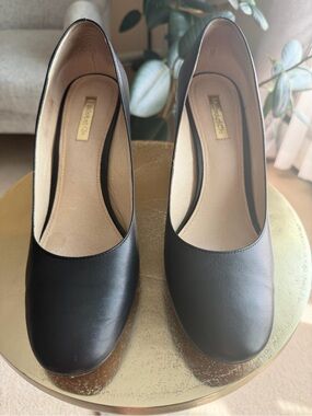 Louise et Cie Black Leather Round-Toe Pumps